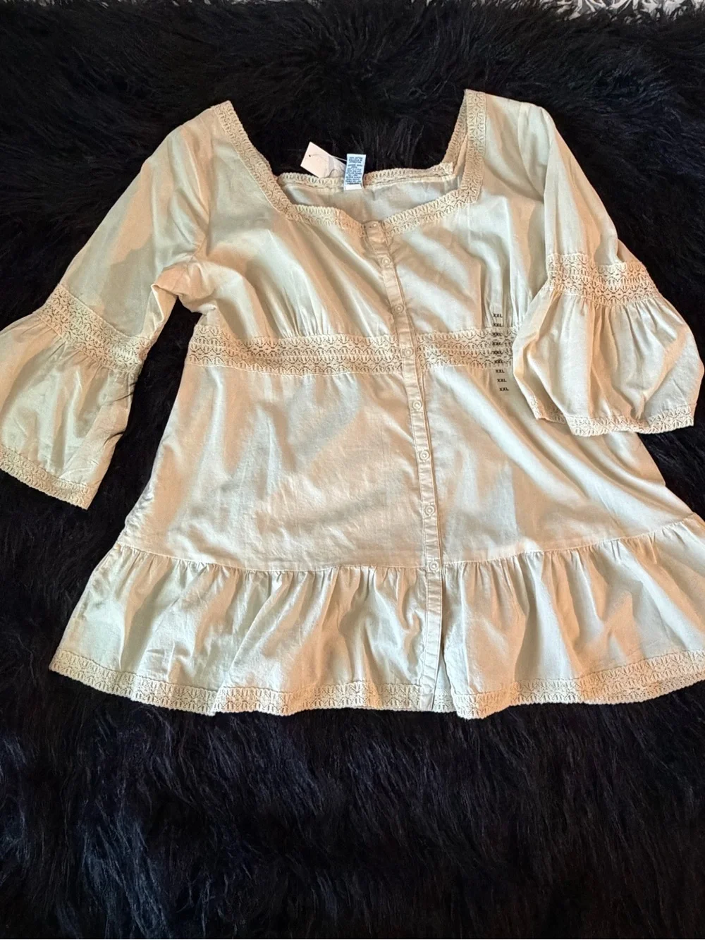 GAP button ruffle cream